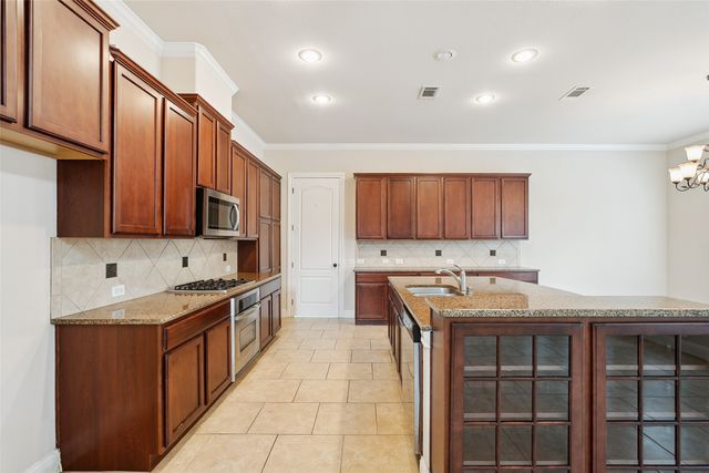 2460 Embleton Drive, Lewisville, TX 75067