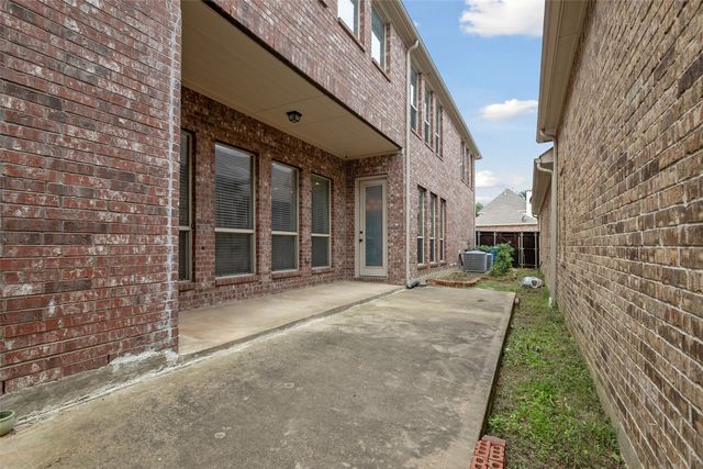 2460 Embleton Drive, Lewisville, TX 75067