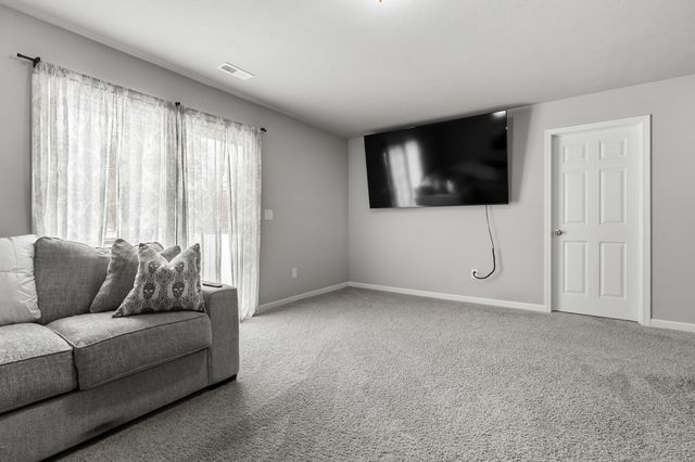 5088 Lake Pines Court, Vicksburg, MI 49097