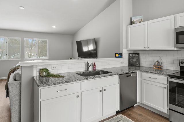 5088 Lake Pines Court, Vicksburg, MI 49097