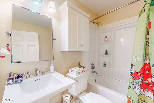 1343 COURTLAND Road, Weirton, WV 26062