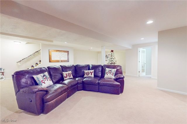 1343 COURTLAND Road, Weirton, WV 26062