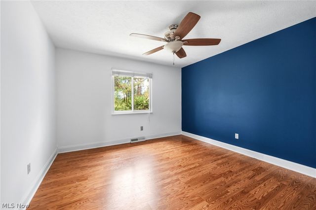 9539 Glencairn Lane, Olmsted Falls, OH 44138