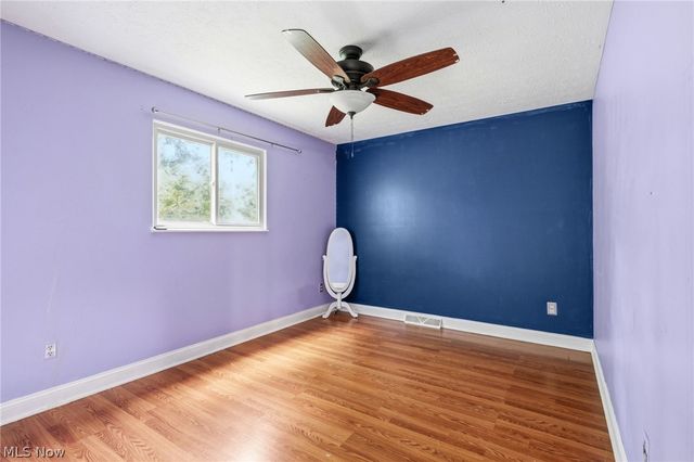 9539 Glencairn Lane, Olmsted Falls, OH 44138