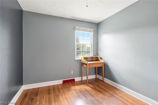 9539 Glencairn Lane, Olmsted Falls, OH 44138