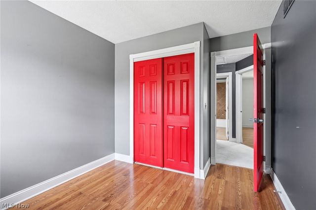 9539 Glencairn Lane, Olmsted Falls, OH 44138