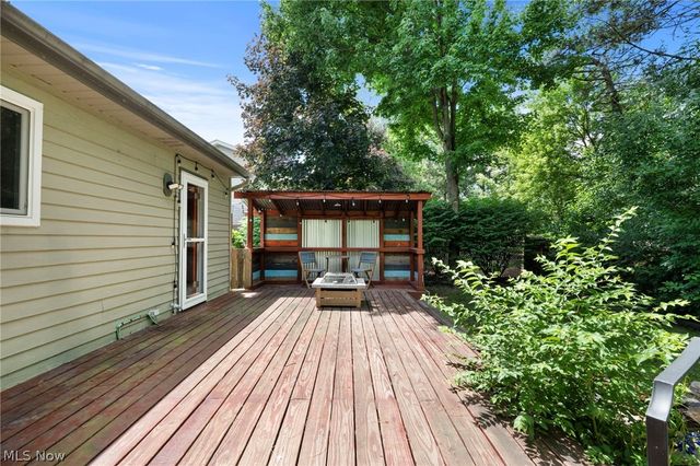 9539 Glencairn Lane, Olmsted Falls, OH 44138