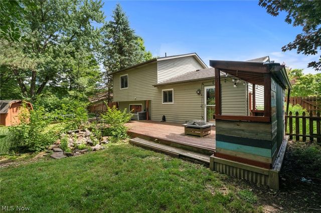 9539 Glencairn Lane, Olmsted Falls, OH 44138