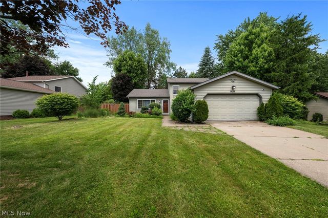 9539 Glencairn Lane, Olmsted Falls, OH 44138