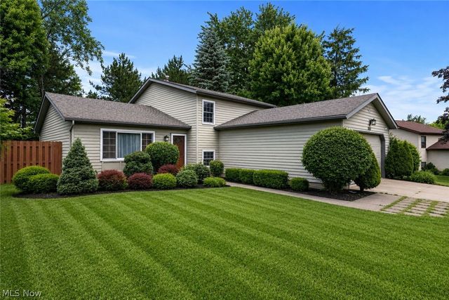 9539 Glencairn Lane, Olmsted Falls, OH 44138