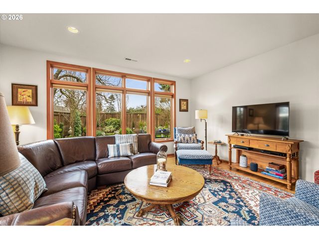 2746 NORBERT Ln, Eugene, OR 97401