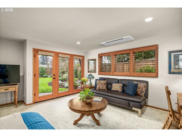 2746 NORBERT Ln, Eugene, OR 97401