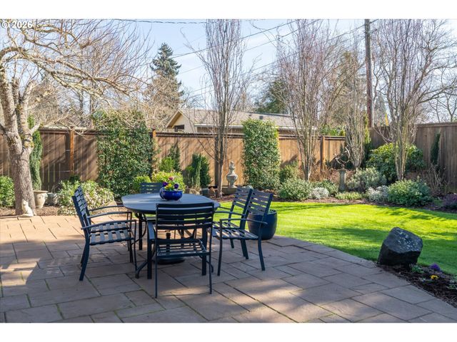 2746 NORBERT Ln, Eugene, OR 97401