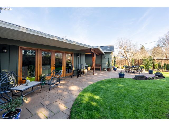 2746 NORBERT Ln, Eugene, OR 97401