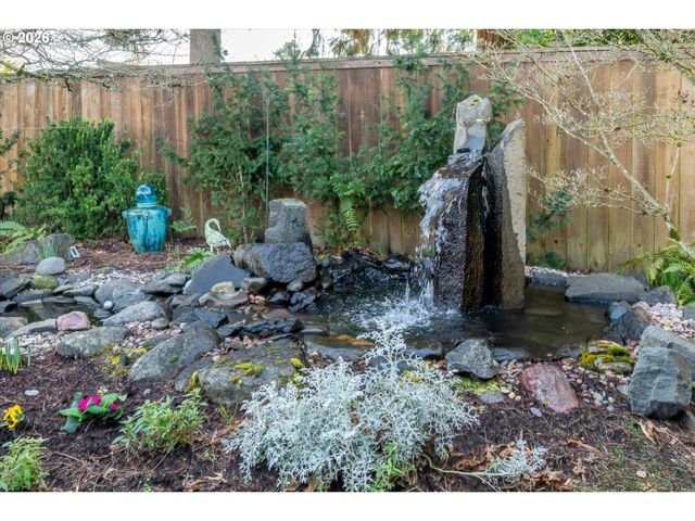 2746 NORBERT Ln, Eugene, OR 97401