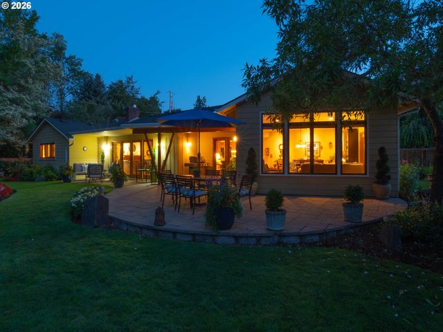 2746 NORBERT Ln, Eugene, OR 97401