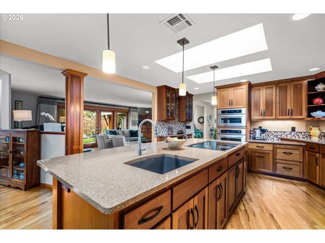 2746 NORBERT Ln, Eugene, OR 97401