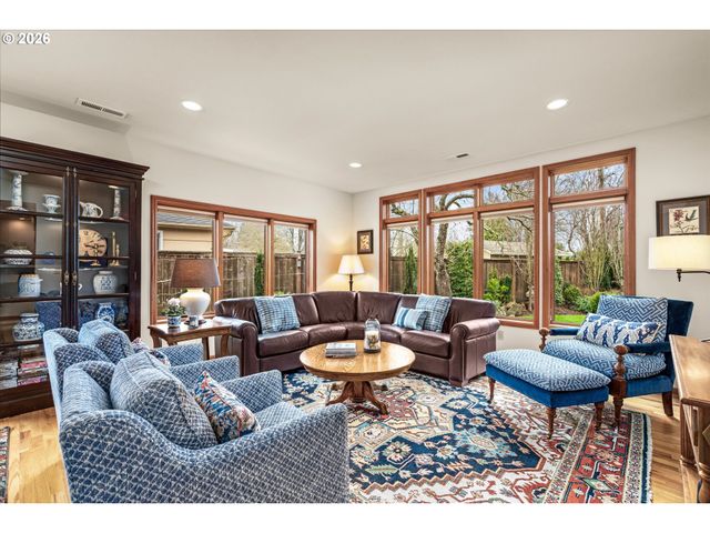 2746 NORBERT Ln, Eugene, OR 97401