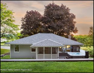 84 Worth Avenue, Hudson, NY 12534