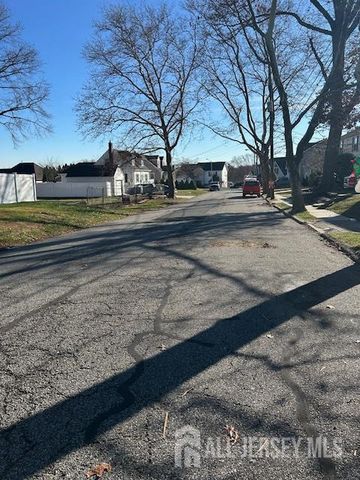 16 Ridge Avenue, Sayreville, NJ 08872