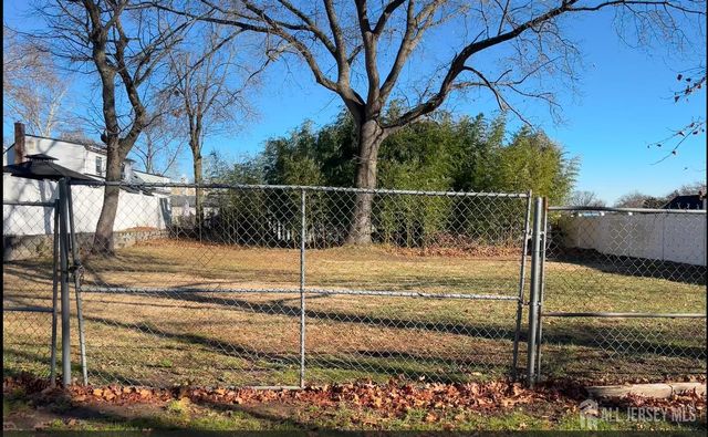 16 Ridge Avenue, Sayreville, NJ 08872