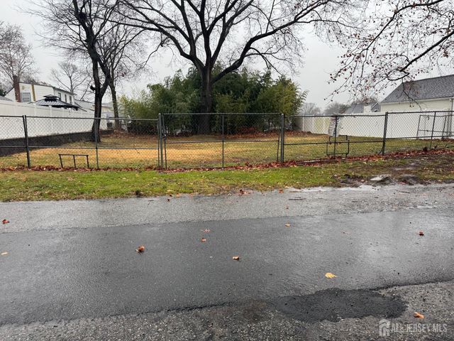 16 Ridge Avenue, Sayreville, NJ 08872