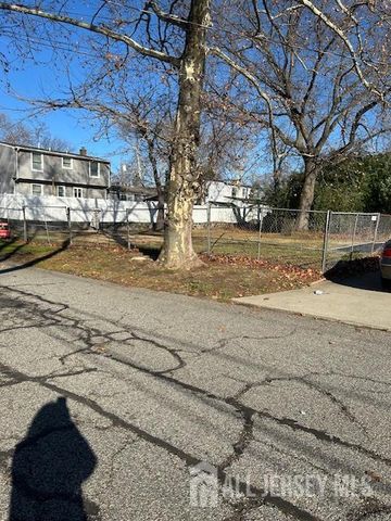 16 Ridge Avenue, Sayreville, NJ 08872