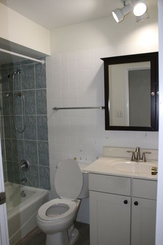 2 Timber Lane 17, Vernon Hills, IL 60061