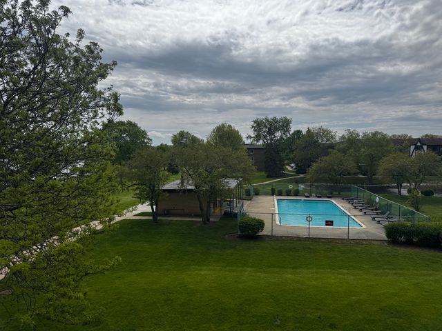 2 Timber Lane 17, Vernon Hills, IL 60061