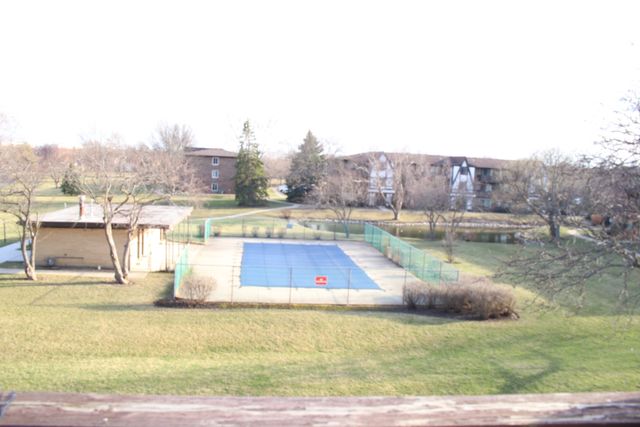 2 Timber Lane 17, Vernon Hills, IL 60061