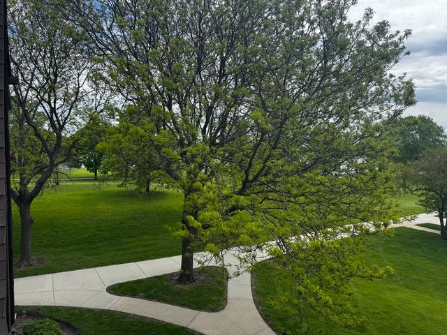 2 Timber Lane 17, Vernon Hills, IL 60061