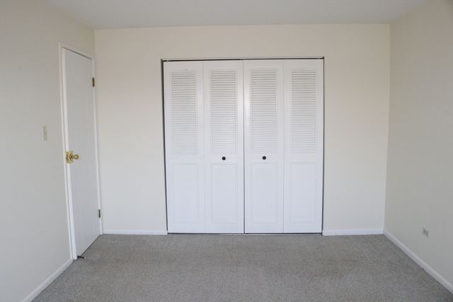 2 Timber Lane 17, Vernon Hills, IL 60061