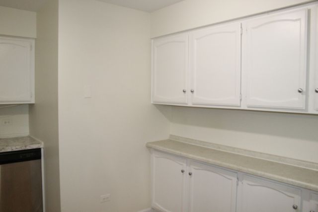 2 Timber Lane 17, Vernon Hills, IL 60061