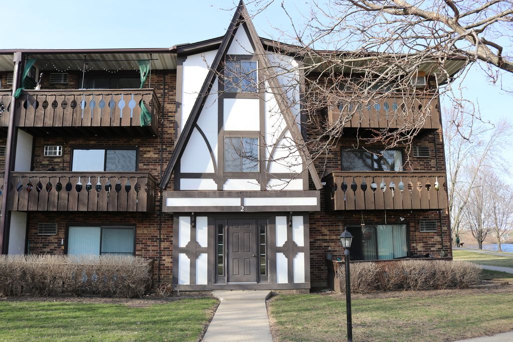 2 Timber Lane 17, Vernon Hills, IL 60061