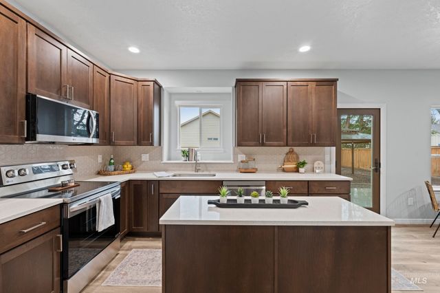 2257 W Pebblestone St, Meridian, ID 83646