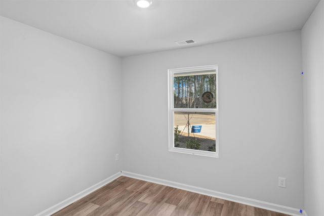 301 Pleasant Valley Dr, Loris, SC 29569