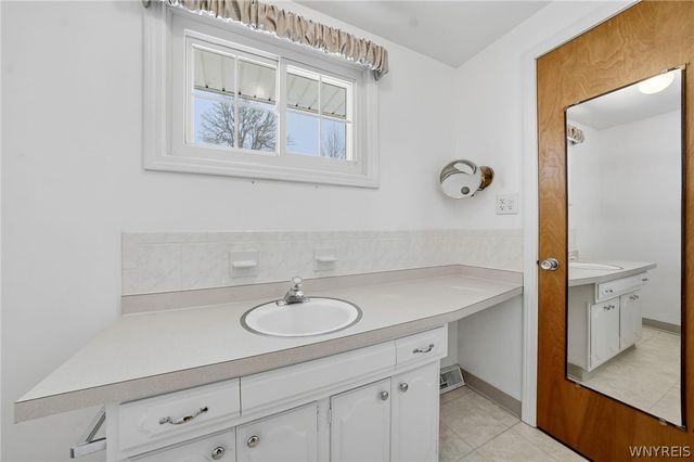 28 Bragg Court, Amherst, NY 14221