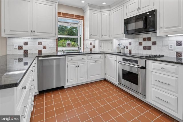 3 BLUE SPRUCE DR, Pennington, NJ 08534