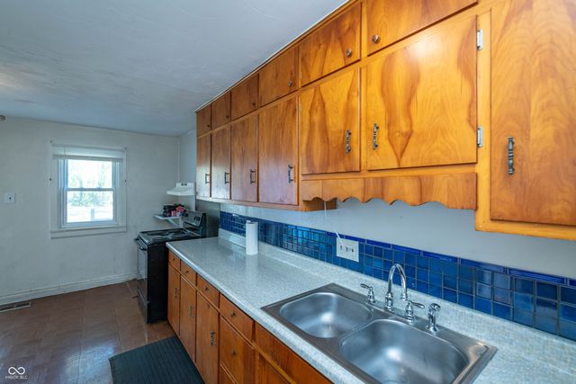 320 E 34th Street, Anderson, IN 46013