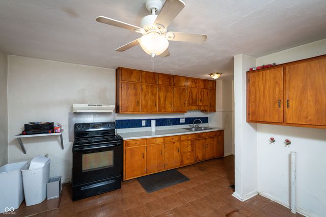 320 E 34th Street, Anderson, IN 46013