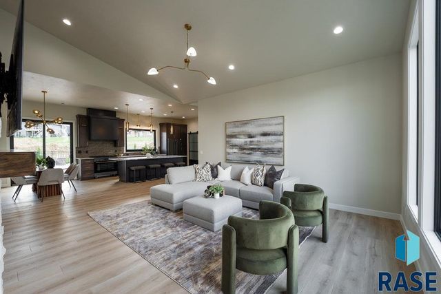 1013 N Scots Pine Dr, Sioux Falls, SD 57110