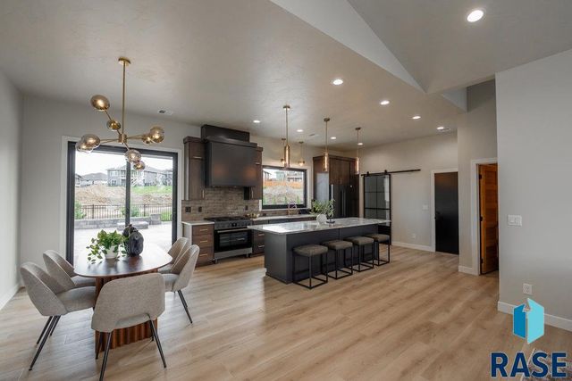1013 N Scots Pine Dr, Sioux Falls, SD 57110