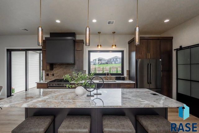 1013 N Scots Pine Dr, Sioux Falls, SD 57110