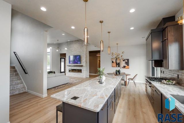 1013 N Scots Pine Dr, Sioux Falls, SD 57110