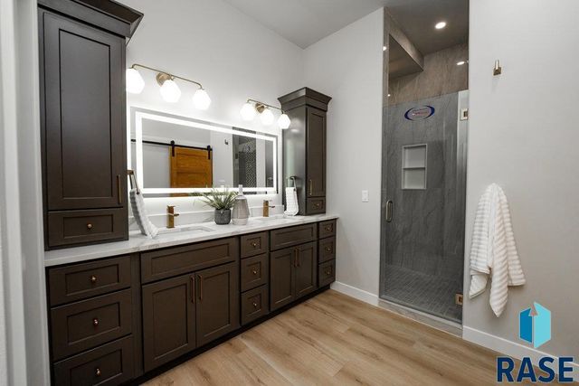 1013 N Scots Pine Dr, Sioux Falls, SD 57110