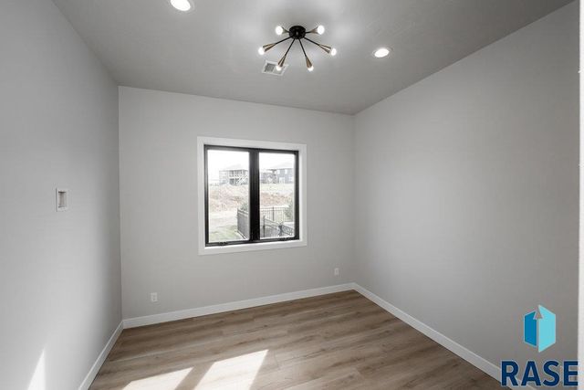 1013 N Scots Pine Dr, Sioux Falls, SD 57110
