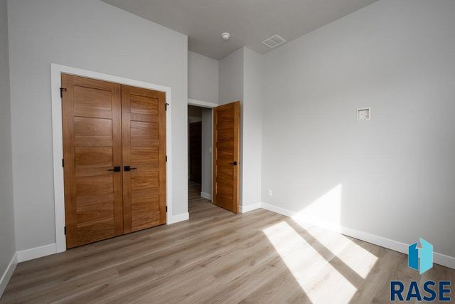 1013 N Scots Pine Dr, Sioux Falls, SD 57110