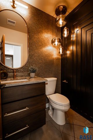 1013 N Scots Pine Dr, Sioux Falls, SD 57110