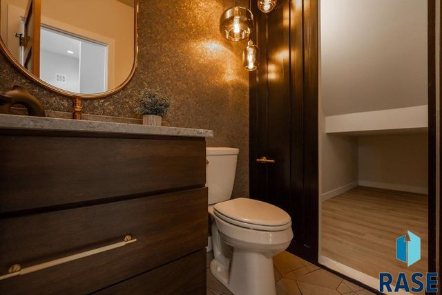 1013 N Scots Pine Dr, Sioux Falls, SD 57110