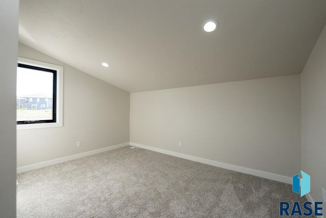 1013 N Scots Pine Dr, Sioux Falls, SD 57110